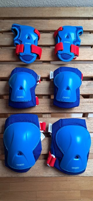Patines Oxelo Play 3 + protecciones + bolsa.
