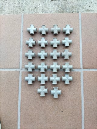 Set de 22 Cruces de Hierro Galvanizado 3/8"