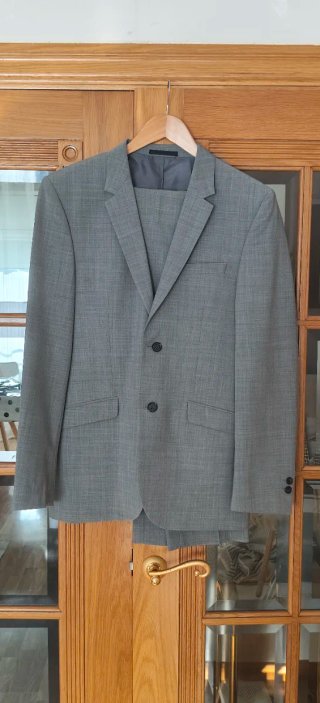 Traje de hombre gris