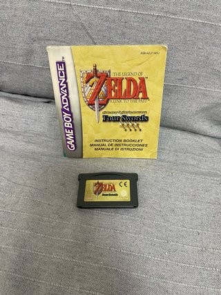 Cartuccia e manuale di The Legend of Zelda GBA