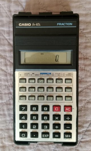 Calculadora Científica Casio fx-82L