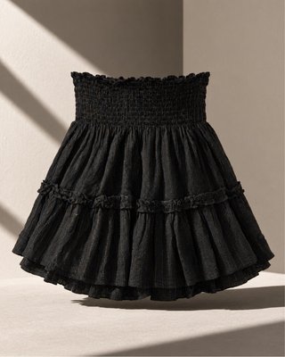 Falda mini Mango negra con brillo dorado y volante