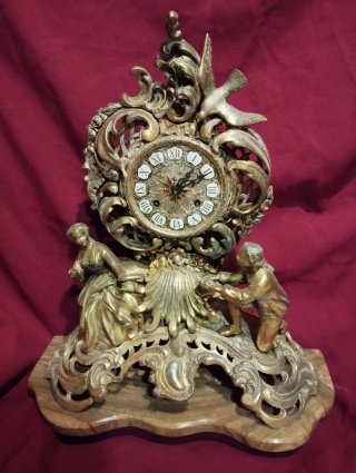 Reloj de sobremesa antiguo de bronce