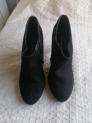 Botines New Look Negros. Aterciopelados