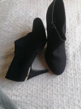 Botines New Look Negros. Aterciopelados