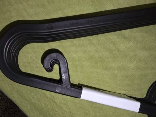 10 Perchas Negras de Plástico