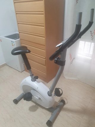 Bicicleta estática para ejercicio