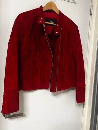 Cazadora ante roja mujer