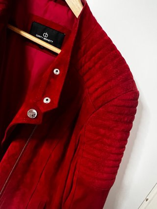 Cazadora ante roja mujer