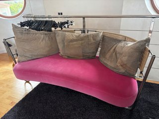 Sofá de Diseño con Cojines de Piel