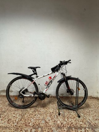 Bicicleta MTB/urbana Conor 8500 T17,5. Ruedas 29”.