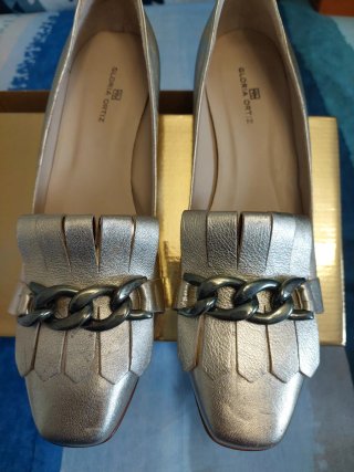 Zapatos Gloria Ortiz piel dorados