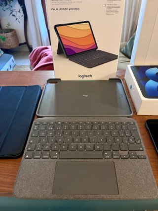 iPad Air 5 M1 64GB + Logitech Combo Touch