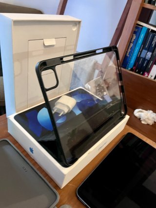 iPad Air 5 M1 64GB + Logitech Combo Touch