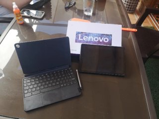 Tablet Lenovo con tastiera e pen