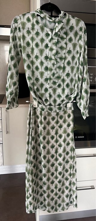 Conjunto Camisa y Falda Estampado Verde.