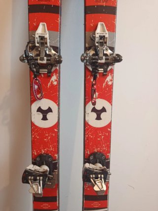 Esquís de travesía 164 cm, 70 de patín.