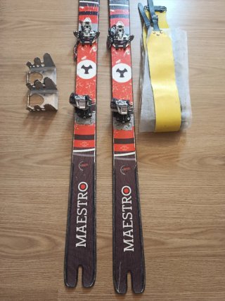 Esquís de travesía 164 cm, 70 de patín.