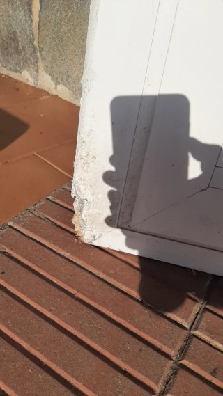 Puerta ciega de aluminio blanca