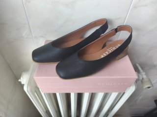 Zapatos negros DCHICAS slingback tacón bajo