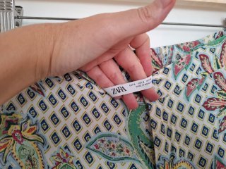 Pantalón fluido corte acampanado ZARA estampado.S.