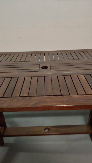 Tavolo in legno con 8 sedie