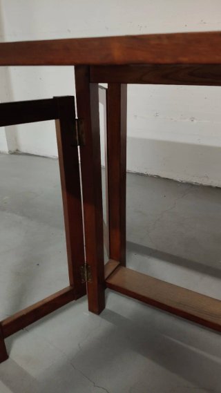 Tavolo in legno con 8 sedie