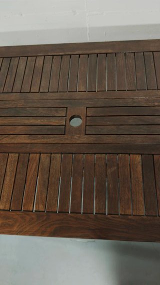 Tavolo in legno con 8 sedie