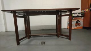 Tavolo in legno con 8 sedie