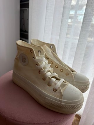 Zapatillas de plataforma blancas estilo Converse