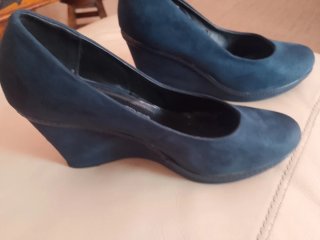 Zapatos de ante azul cuña