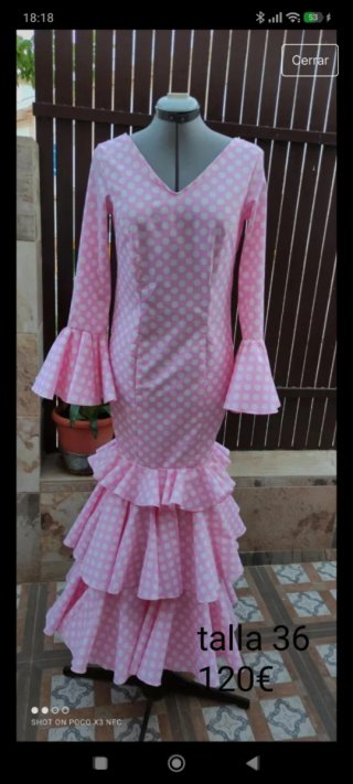 Vestido de flamenca rosa con lunares