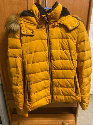 Chamarra Zara Amarilla con Gorro