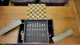 Juego de ajedrez y damas de madera