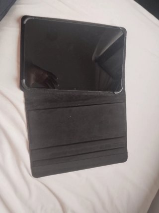 Tablet TCL con custodia e tastiera