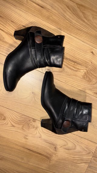 Botines negros con tacón