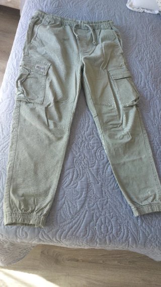 Pantalón cargo Zara verde