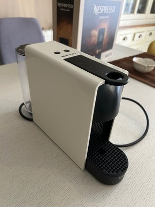 Cafetera Nespresso para piezas.