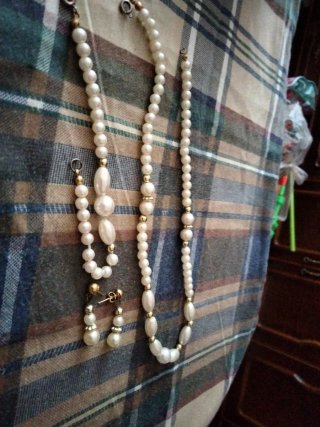 Collar, pulsera y pendientes perlas