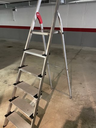 Escalera de Aluminio de 5 Peldaños