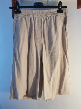 Pantalón por la rodilla beige Zara