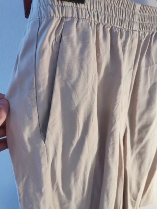 Pantalón por la rodilla beige Zara