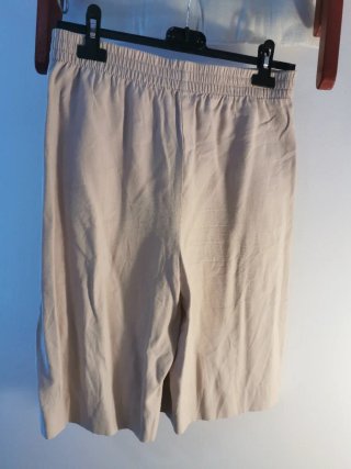 Pantalón por la rodilla beige Zara