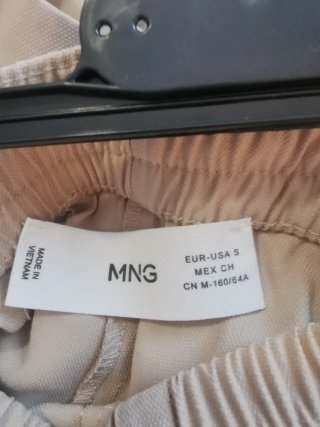 Pantalón por la rodilla beige Zara