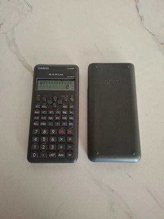 Calculadora Científica Casio fx-82MS