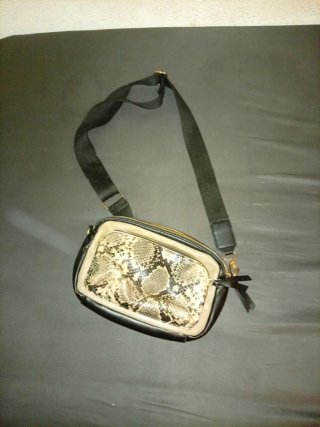 Bolso bandolera estampado serpiente