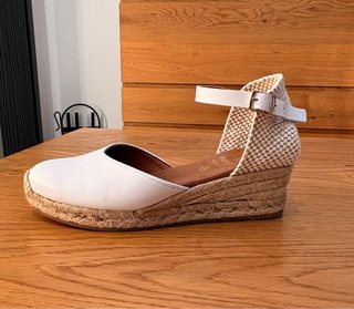 Sandalias de cuña Viguera blancas