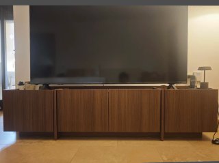 Mueble TV de madera color nogal
