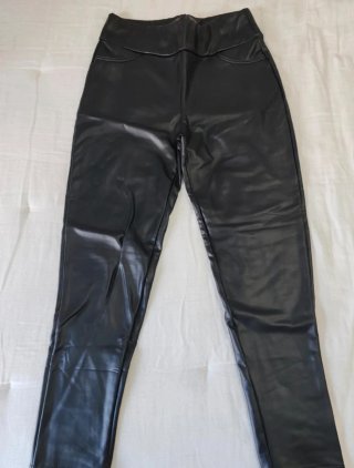 Leggings efecto piel negros