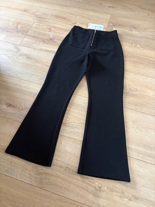 Pantalón Zara negro flare cremallera nuevo
